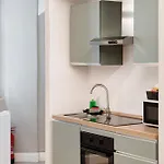 Vertical Garden By Quokka 360 - Modern In Downtown Apartment *