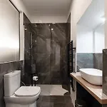 Vertical Garden By Quokka 360 - Modern In Downtown Apartment Como