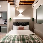 Vertical Garden By Quokka 360 - Modern In Downtown Apartment *